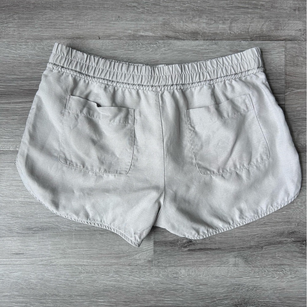 Aritzia Wilfred Free beige linen blend shorts size large - Picture 2 of 10